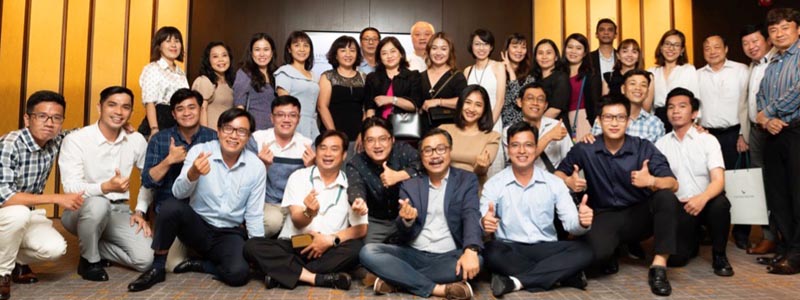 A group of guests attending Cathay Pacific Cargo's 2021 Top Agents' Dinner in Ho Chi Minh City