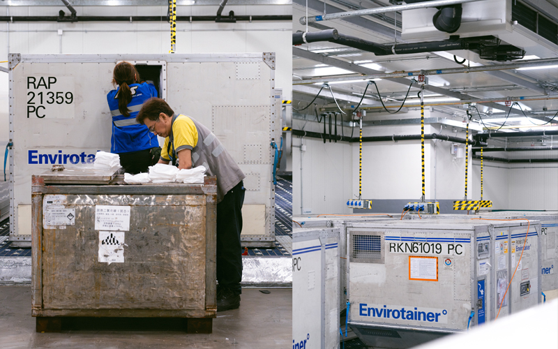 員工在國泰航空貨運站為冷藏集裝箱加添乾冰