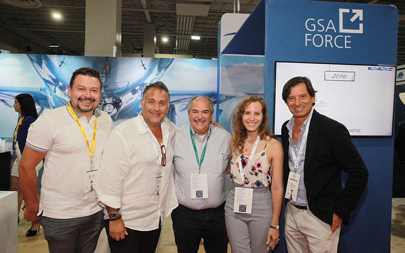 Area Cargo Manager, Miami and Offline Camilo Gallo (left) and Vice President Cargo Americas Fred Ruggiero (centre) and team promoting Cathay Cargo’s interline links between South and Latin America at Air Cargo Americas