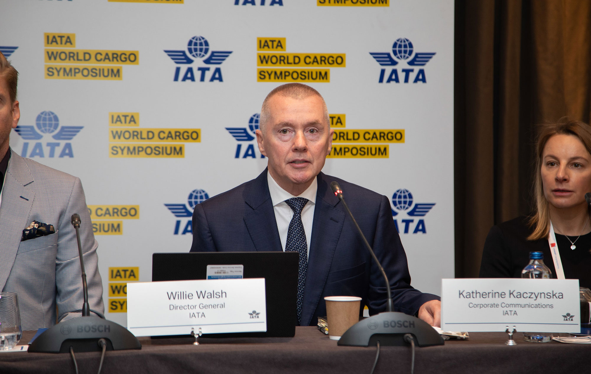 國際航空運輸協會理事長威利．沃爾什去年出席於伊斯坦布舉行的世界貨運研討會（相片由際航空運輸協會提供）