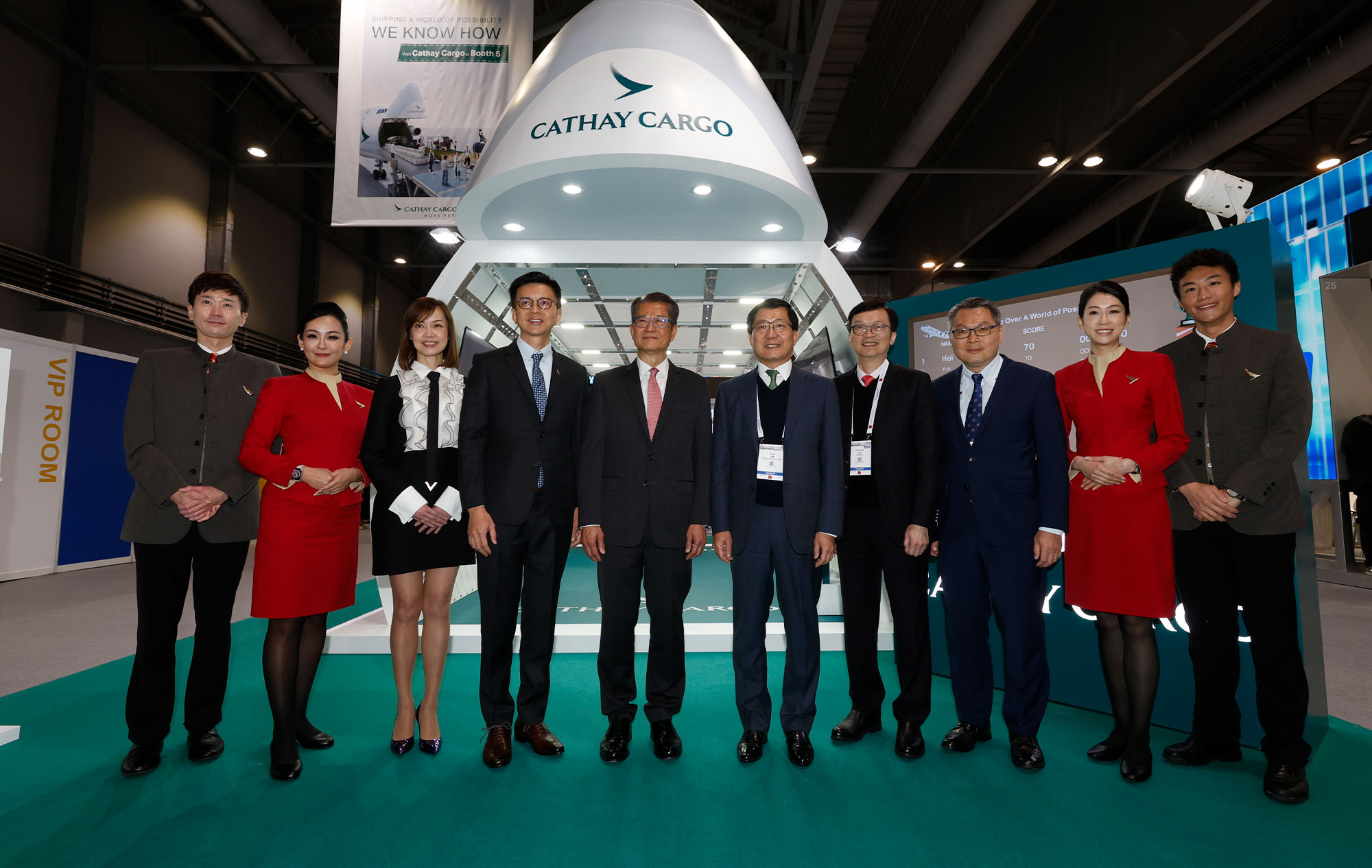 Posing with Cathay Pacific crew (left to right), Lavinia Lau, Cathay Chief Customer and Commercial Officer; Ronald Lam, Cathay Group Chief Executive Officer; Paul Chan, Financial Secretary, Hong Kong SAR Government; Fred Lam, Chief Executive Officer, Hong Kong International Airport; Chun San Liu, Under Secretary for Transport and Logistics, Hong Kong SAR Government; and Victor Liu,Director-General of Civil Aviation, Hong Kong Civil Aviation Department (CAD)