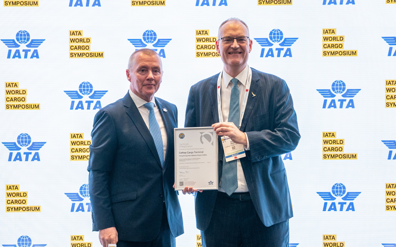 Cathay Cargo Terminal Chief Operating Officer Mark Watts collects the IEnvA certification from IATA Director General Willie Walsh